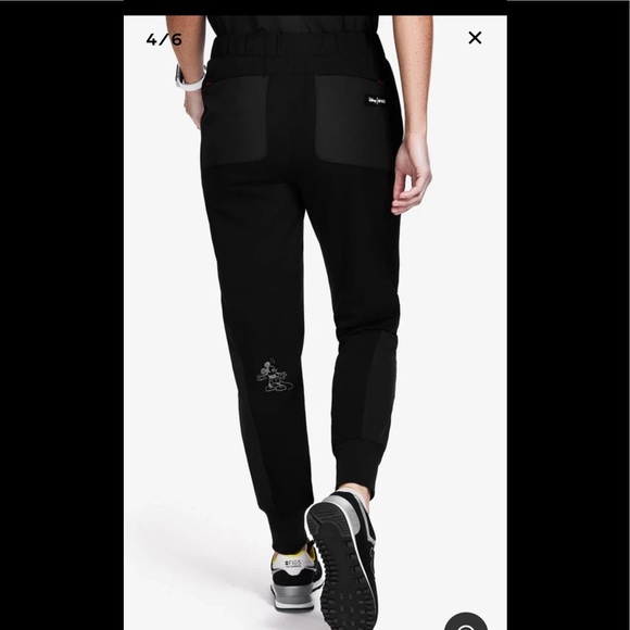 NWT Disney x FIGS SCRUBS SET Mickey Mouse - Picture 14 of 16